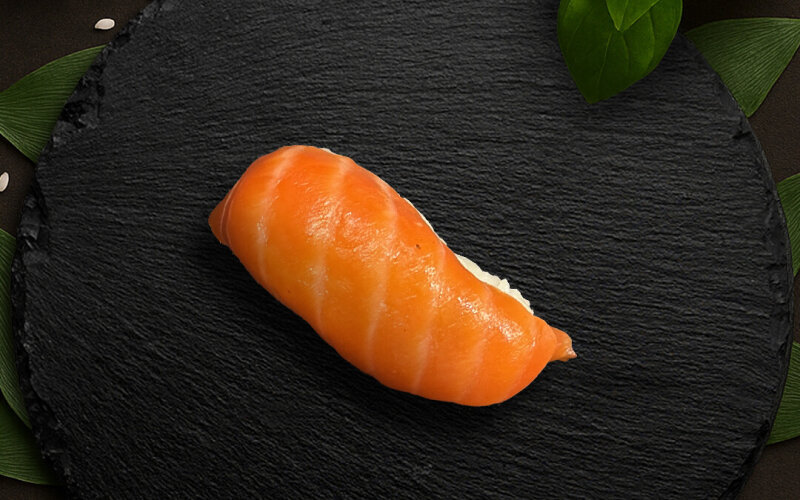 Нигири с лососем