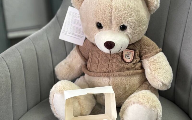 Плюшевый медведь и свеча ручной работы