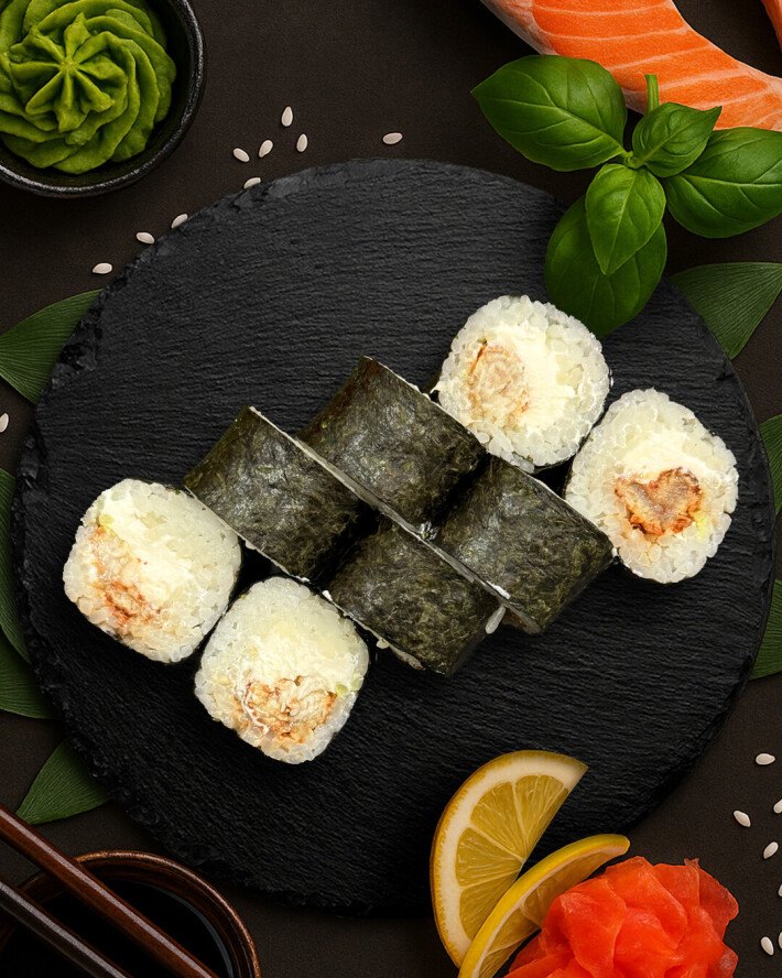 Ролл с угрём