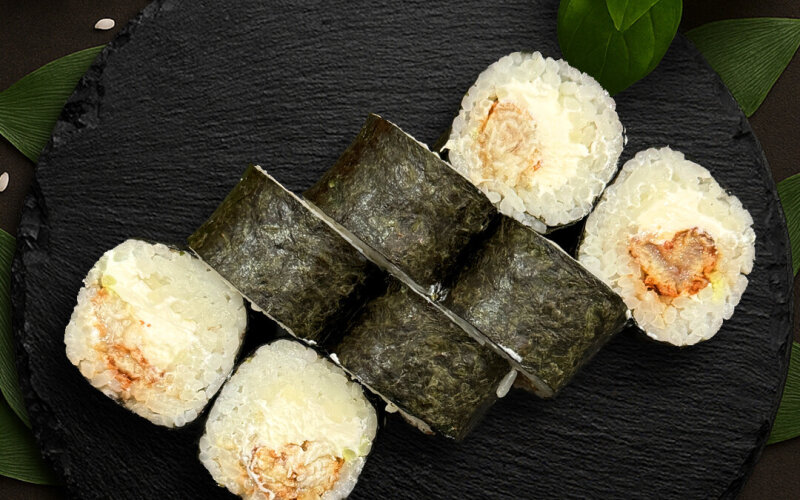 Ролл с угрём