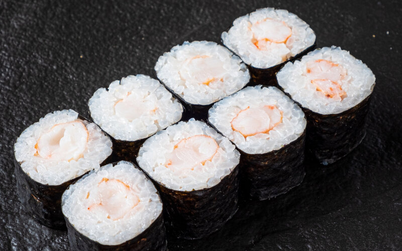 Хосомаки с тигровой креветкой