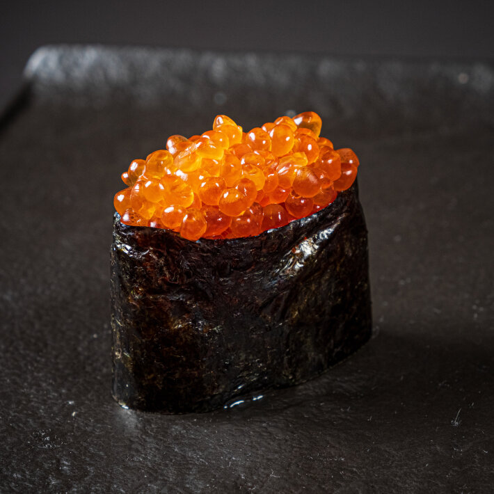 Гункан Акай икура