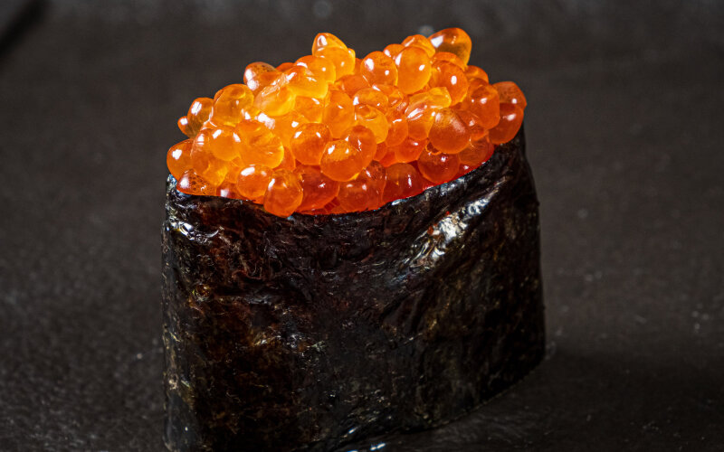 Гункан Акай икура