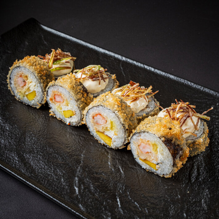 Жаренный ролл с креветкой темпура