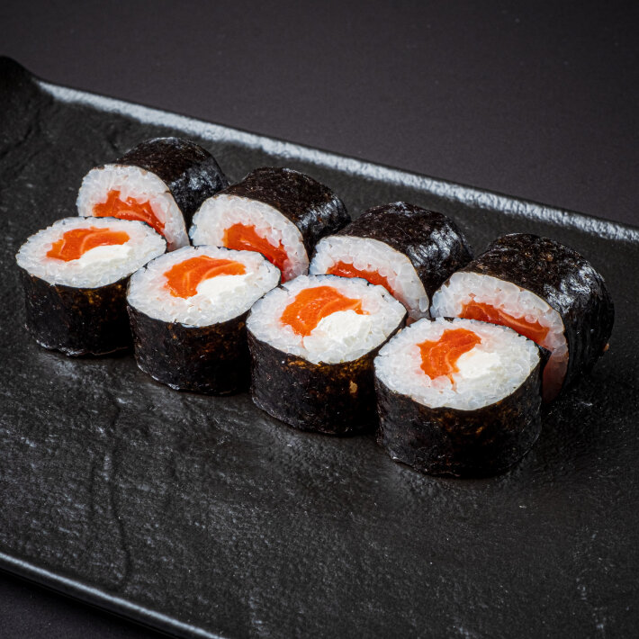 Ролл с лососем и сыром