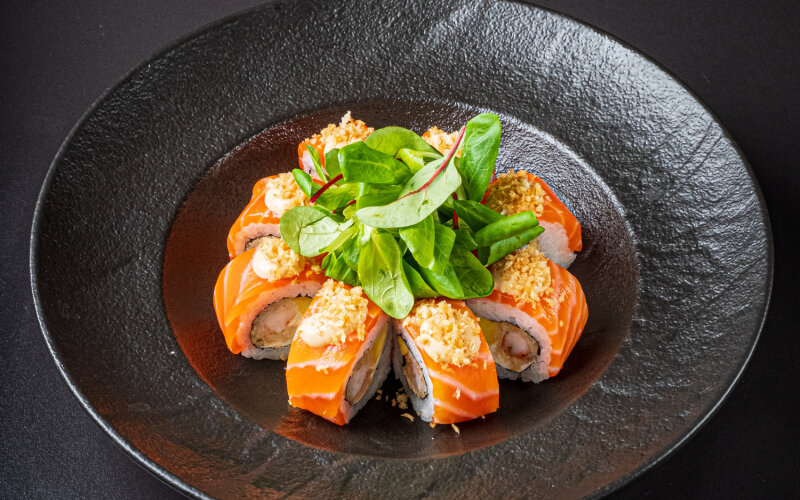 Ролл с жареной креветкой и сухарями панко