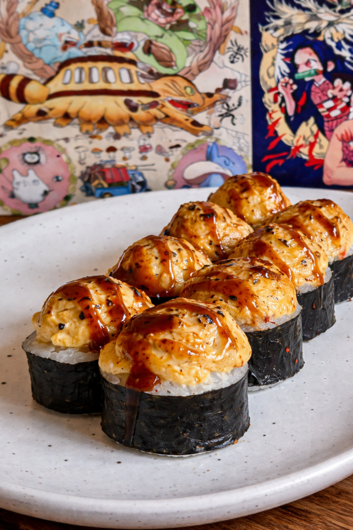 Ролл запечённый с лососем