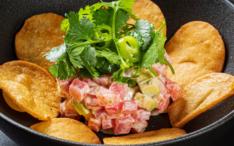 Наччос с тунцом