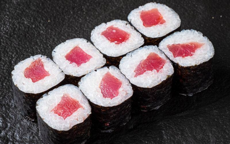 Хосомаки с тунцом