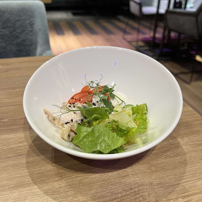 Салат с птицей су-вид и моцареллой