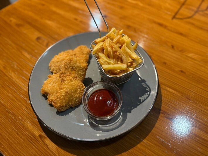 Наггетсы куриные 6 шт с картофелем фри