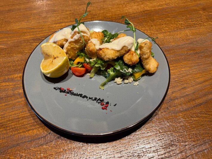 Филе трески с миксом из овощей с соусом «Бешамель»