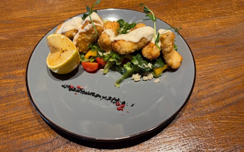 Филе трески с миксом из овощей с соусом «Бешамель»