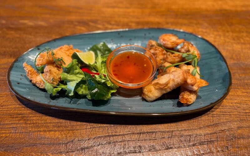 Сет из тигровых креветок с соусом «Свит чили»