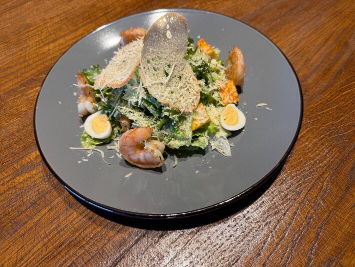 Салат «Цезарь» с креветками