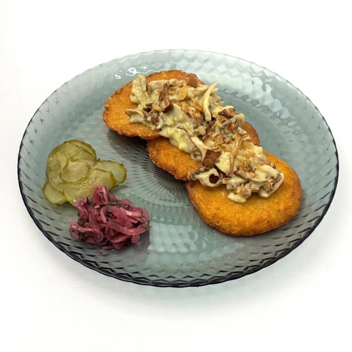 Драники с курицей и лисичками