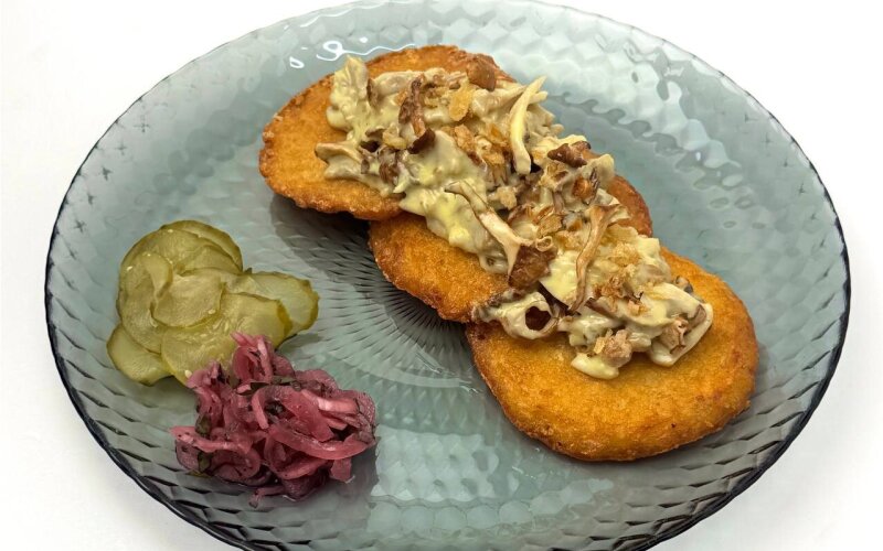 Драники с курицей и лисичками
