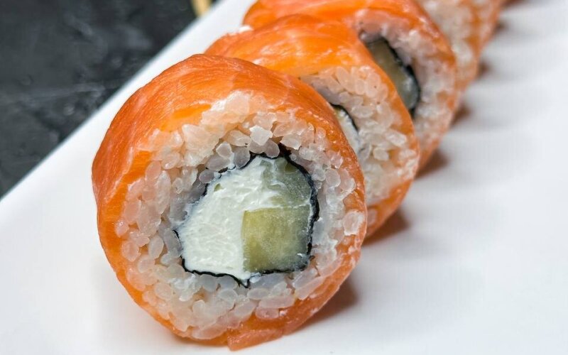 Ролл «Филадельфия ананас»