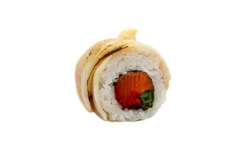 Ролл с беконом и лососем