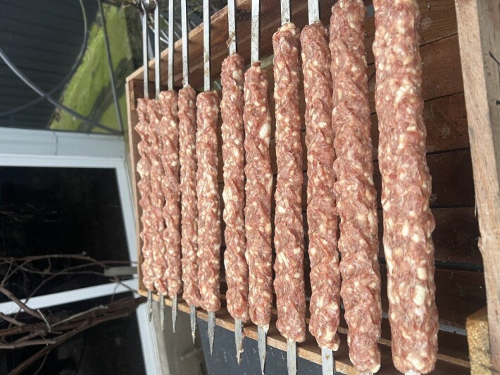 Люля-кебабы в лепешках.