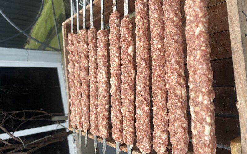 Люля-кебабы в лепешках.