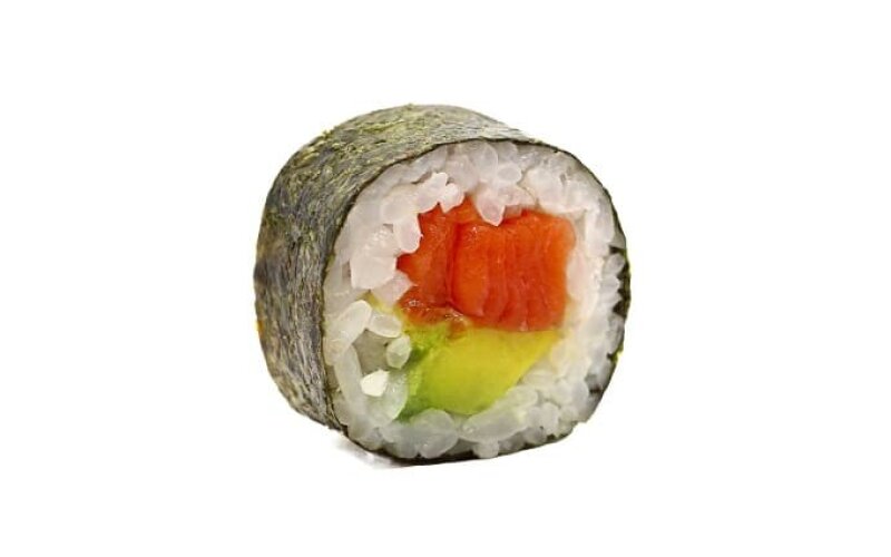 Ролл с лососем и авокадо