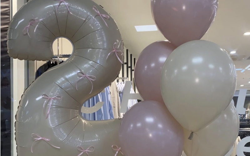 Цифра с бантиками и фонтан из 5 шаров