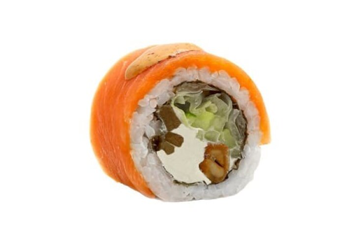 Ролл с копчёным лососем и кешью