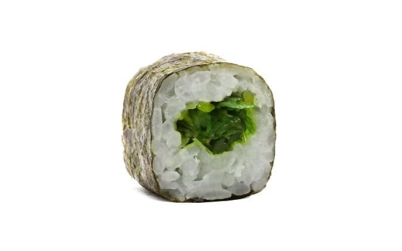 Мини ролл с салатом чука