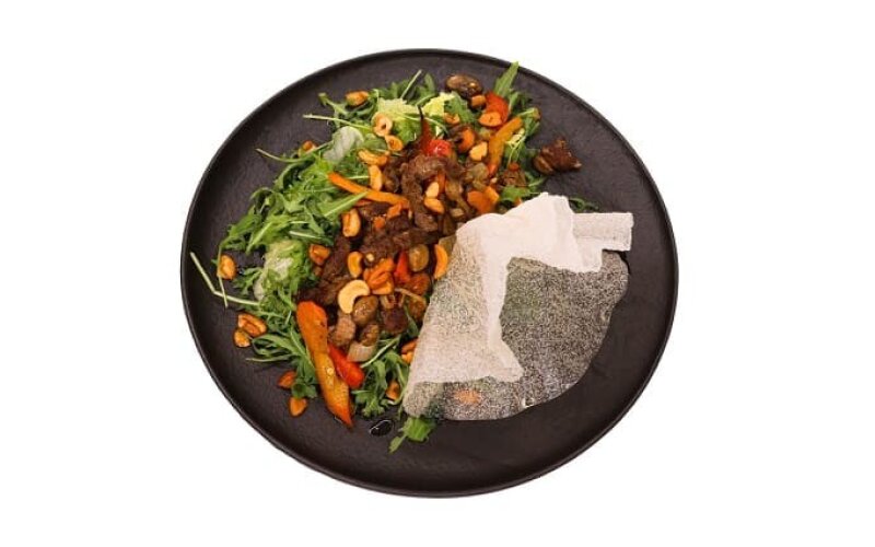 Теплый салат с говядиной