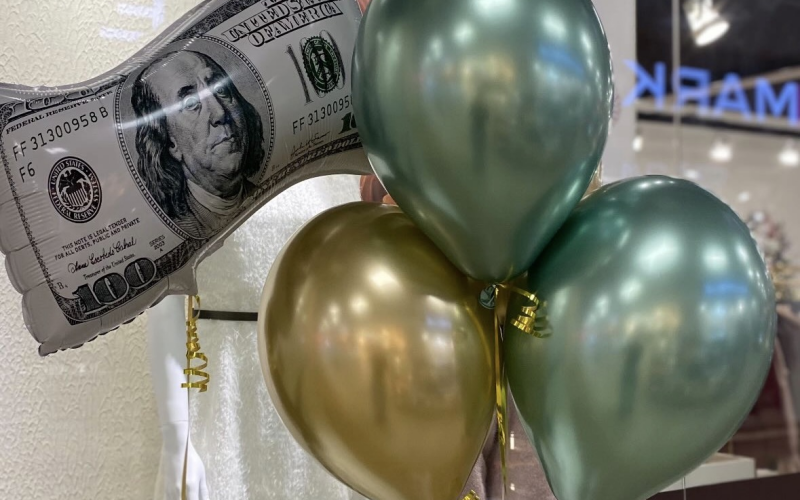 Фигура «Купюра» и фонтан из 5 хромированных шаров