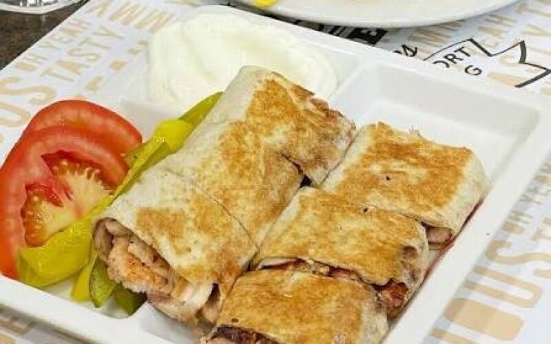 Тарелка сирийской куриной шаурмы