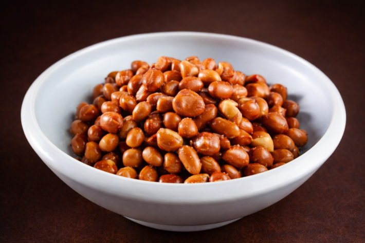 Жареный арахис с уксусной заправкой