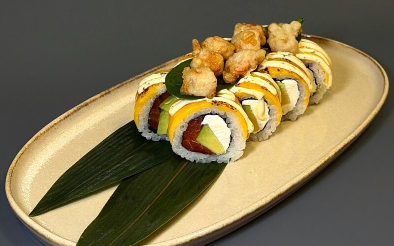 Ролл с попкорном из креветок