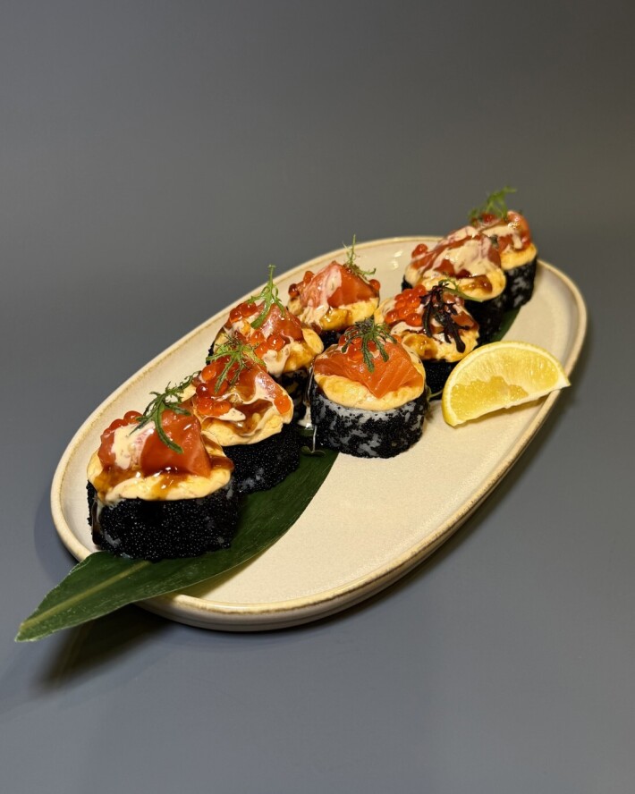 Запеченый с лососем и снежным крабом