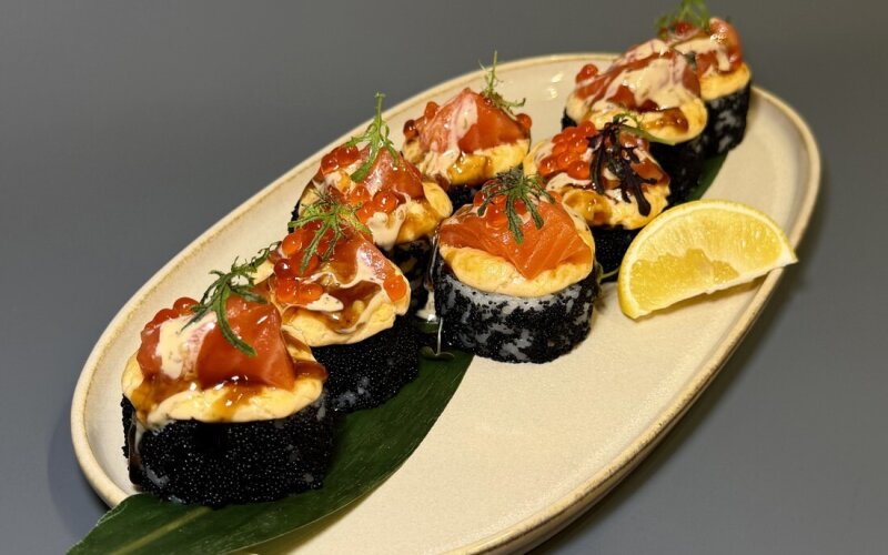 Запеченый с лососем и снежным крабом