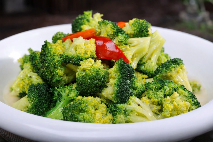 Жареная брокколи с чесноком