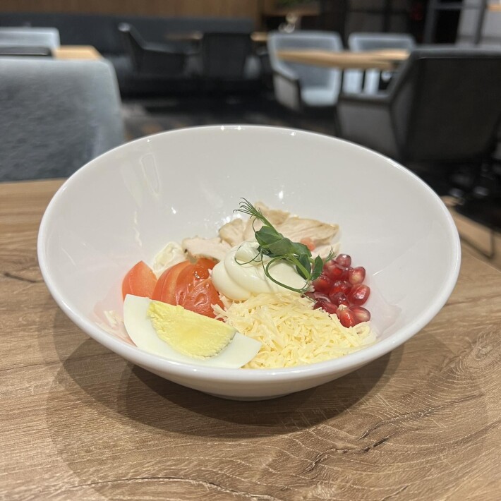 Салат из пекинской капусты с курицей и гранатом