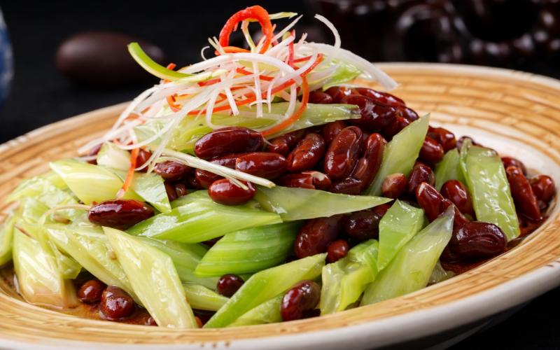 Жареный сельдерей с красной фасолью