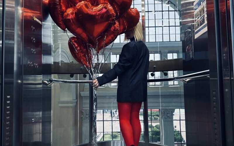 Набор красных фольгированных сердец