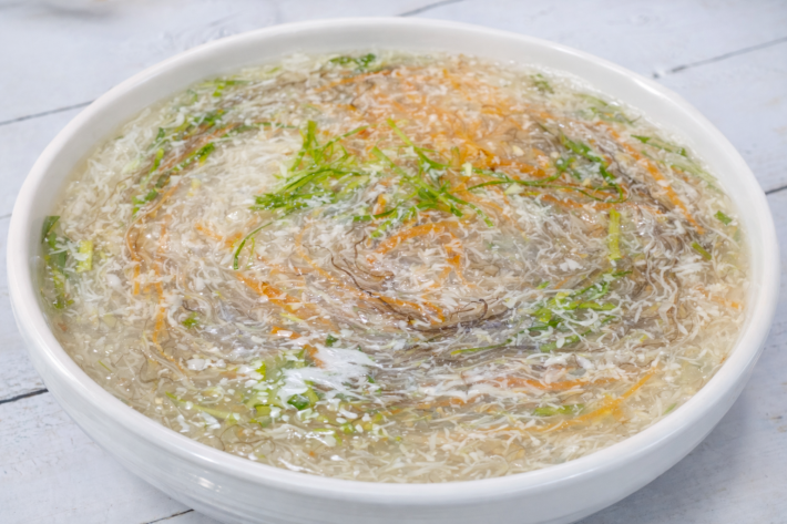 Нежный суп с тофу «Вэньсы» и водорослями «Фацай»