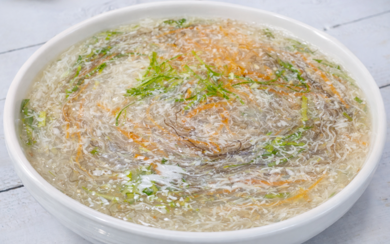 Нежный суп с тофу «Вэньсы» и водорослями «Фацай»