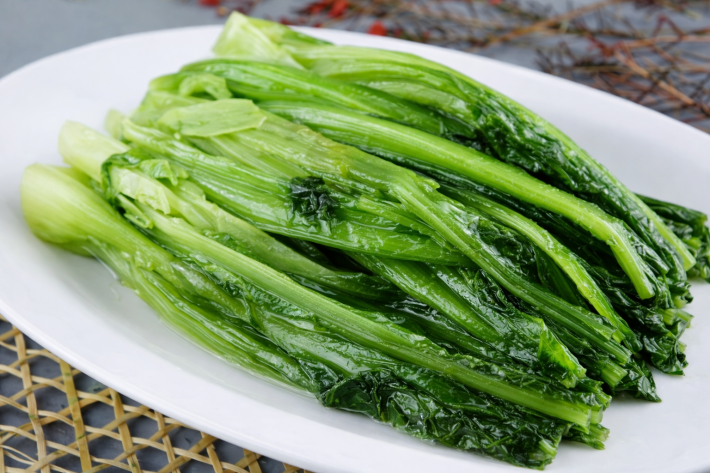 Жареный салат «Латук» с чесноком