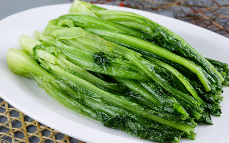 Жареный салат «Латук» с чесноком