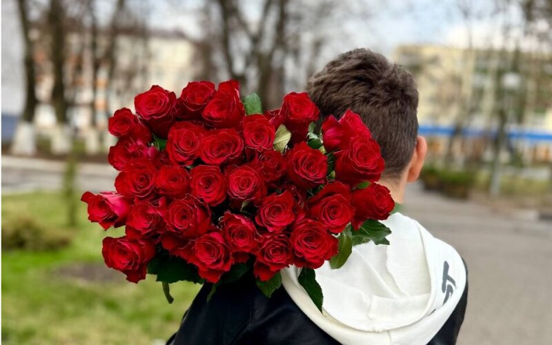 Букет из 25 красных роз «Родос» Кения