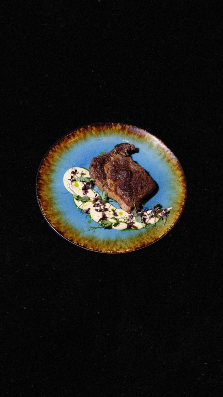 Стейк Рибай с луково-чесночным соусом