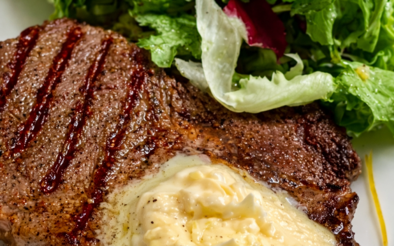 Свиной стейк с французским соусом