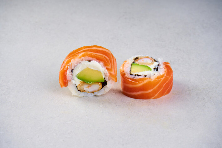 Ролл «Авокадо лосось»