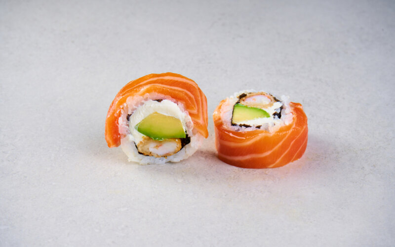 Ролл «Авокадо лосось»