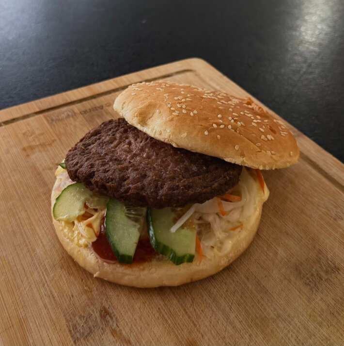 Бургер с говяжьей котлетой